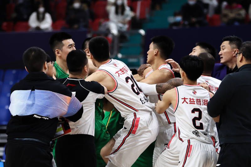 布拉德利出生于2003年，2019年加入利物浦梯队，他在2021年9月联赛杯对阵诺维奇的比赛首次为利物浦出战，至今共为红军出场6次，他还13次代表北爱尔兰队出战。